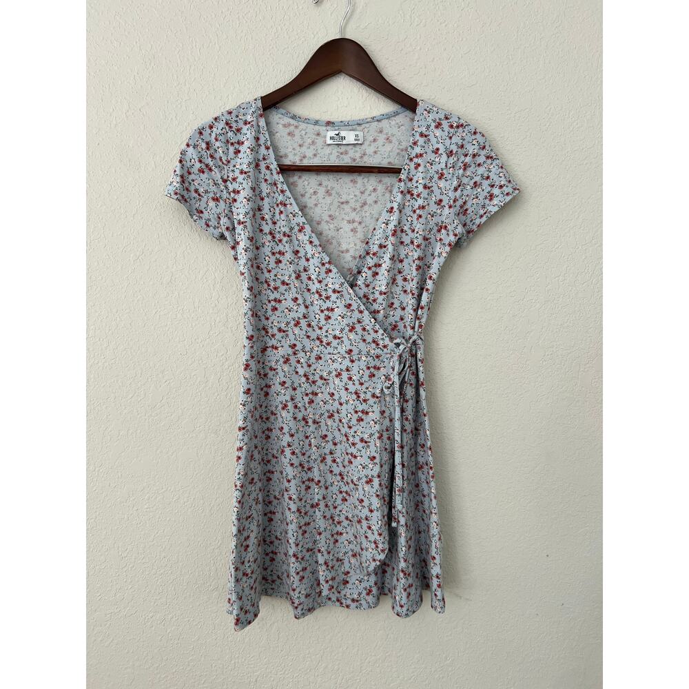 Hollister Floral Dress- wrap dress extra small size